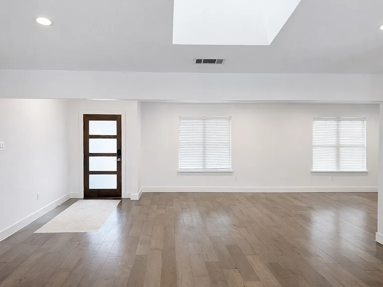 3127 Merrell Rd — Photo 11