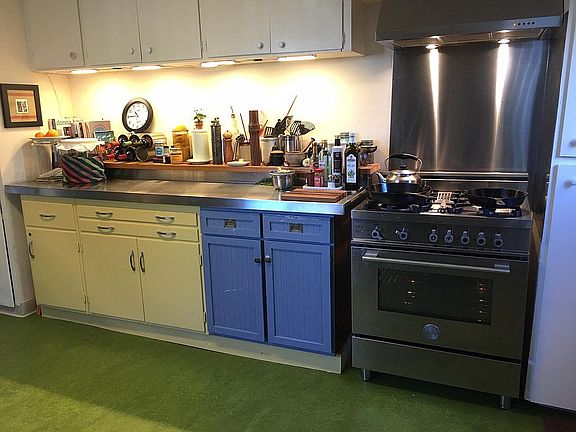 Stainless steel countertop