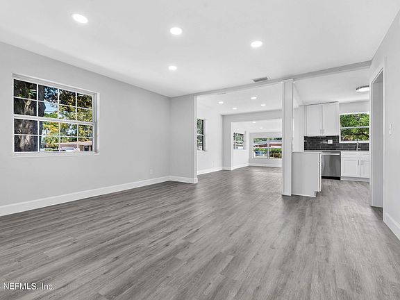 5th image of 2945 OAKCOVE Lane