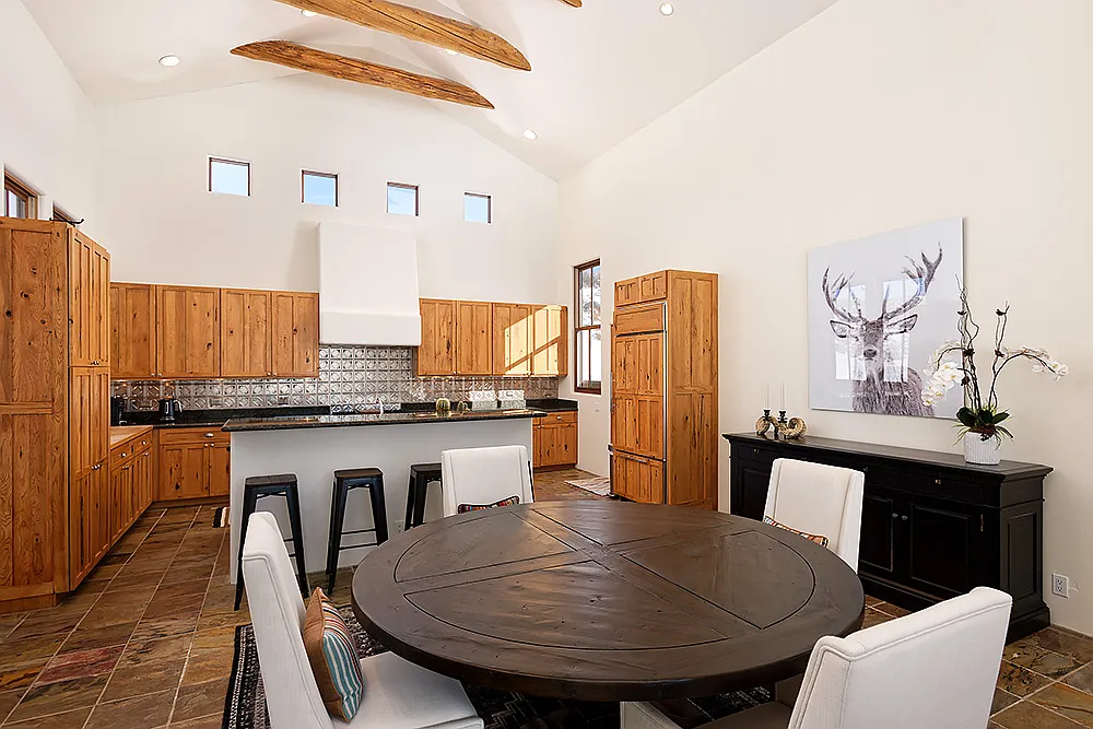 3 bed, 2.5 bath, 2614 sqft, $10,000 — Photo 4