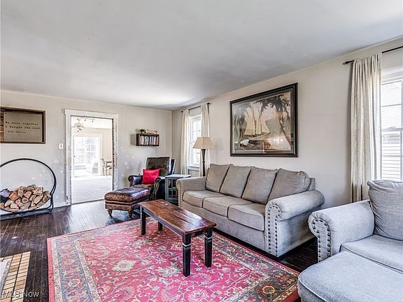 5th image of 2422 Wyandotte Ave