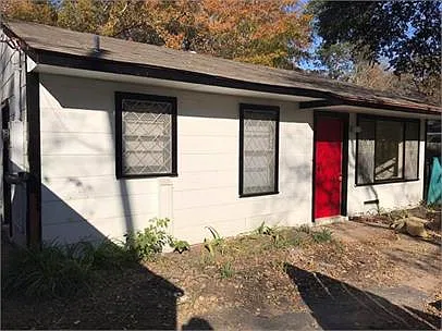 208 Ouachita — Photo 1