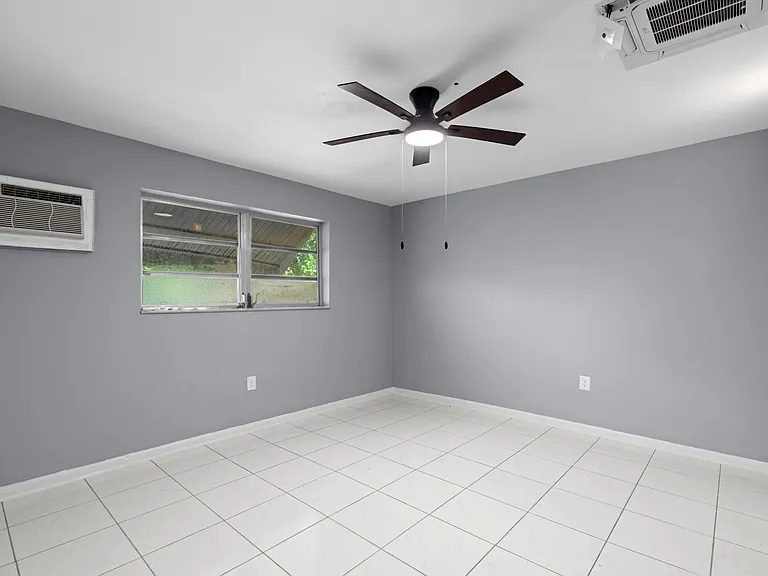 6125 SW 48th Ct #3 — Photo 8
