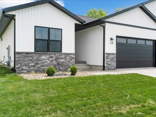 3050 Sunflower St, Ely, IA 52227