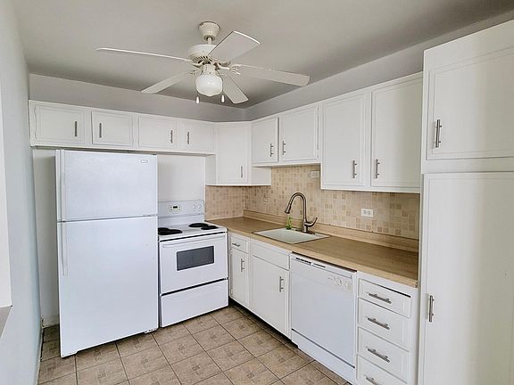 5th image of 4300 W Ford City Dr APT 1509