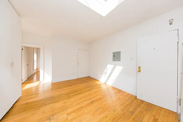 Rented by MNS | media 40