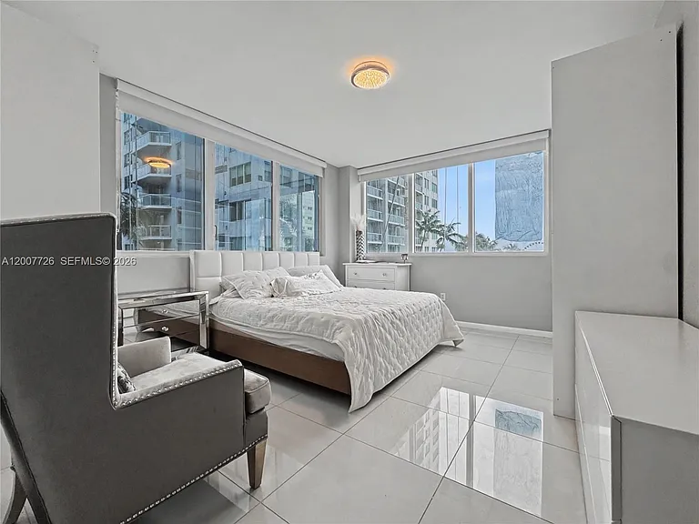 253 NE 2nd St #1003 — Photo 13