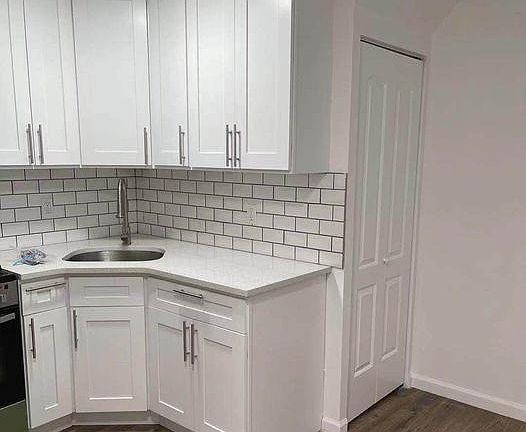 2nd image of 753 Waring Ave #1