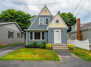 14 Laurel St, Waterford, CT 06385