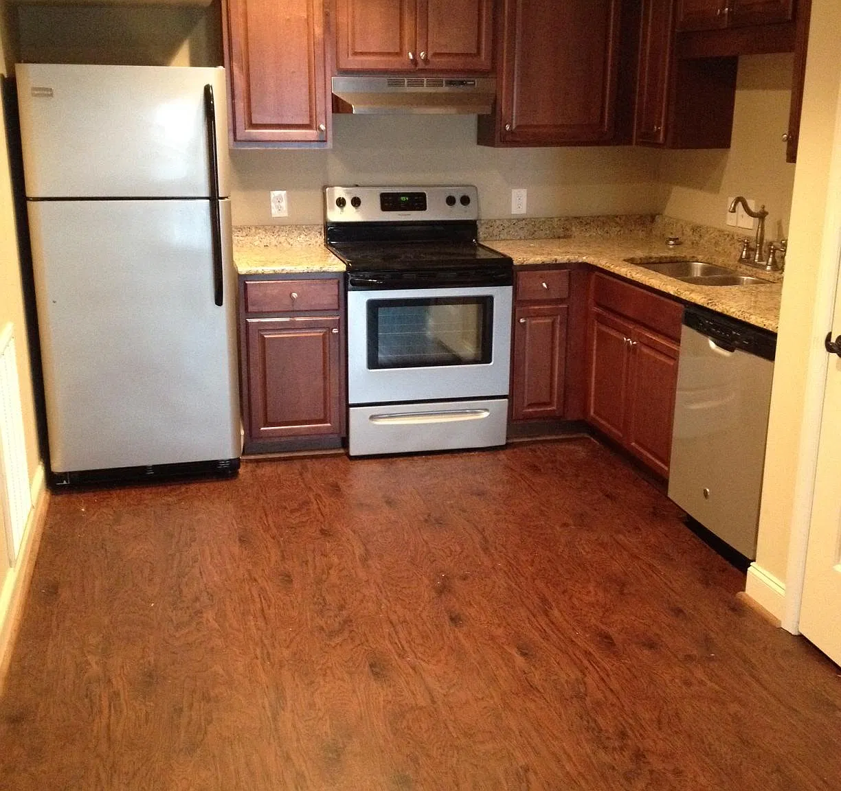 2 bed, 1200 sqft, $1,650 — Photo 3