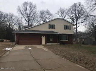 579 Springfield St NW, Comstock Park, MI 49321