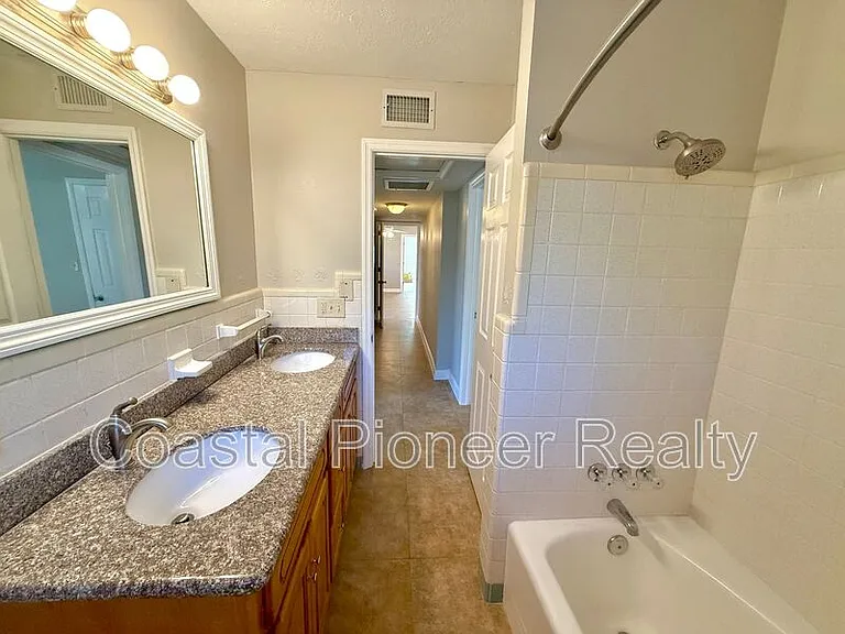 3944 E Eden Roc Cir — Photo 17
