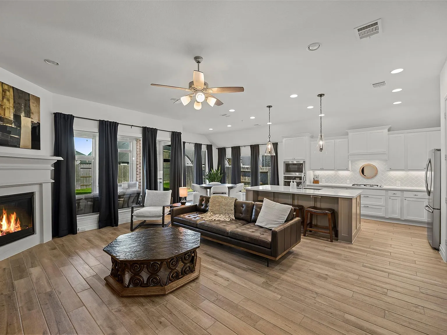 4 bed, 3.5 bath, 2792 sqft, $4,500 — Photo 4