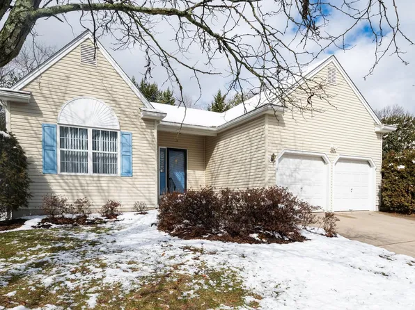 6 Ashley Ct, Delran, NJ 08075