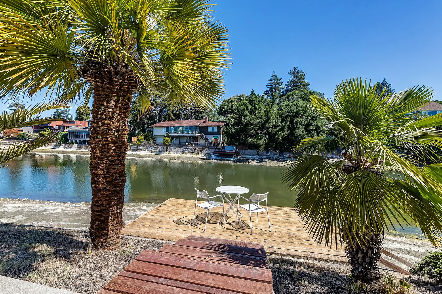 645 Larchmont Isle photo 1