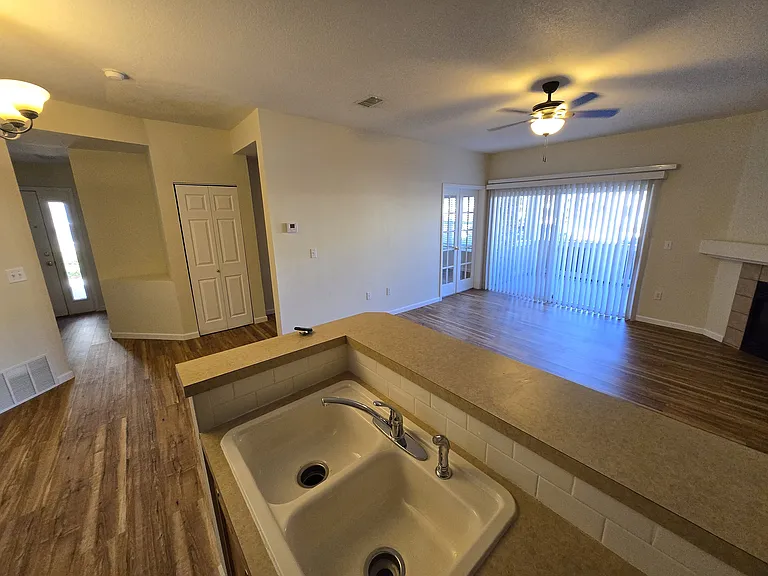 5225 White Willow Dr #M100 — Photo 4