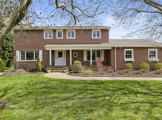 228 Plainview Rd, Woodbury, NY 11797