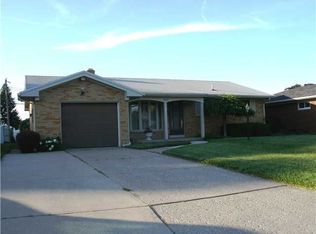 3213 N Eastmoreland Dr, Oregon, OH 43616