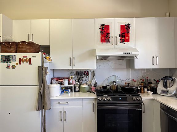 5th image of 1870 Queens Ave #3