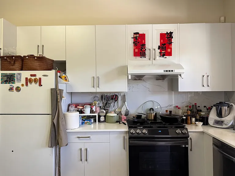 1870 Queens Ave #3 — Photo 5