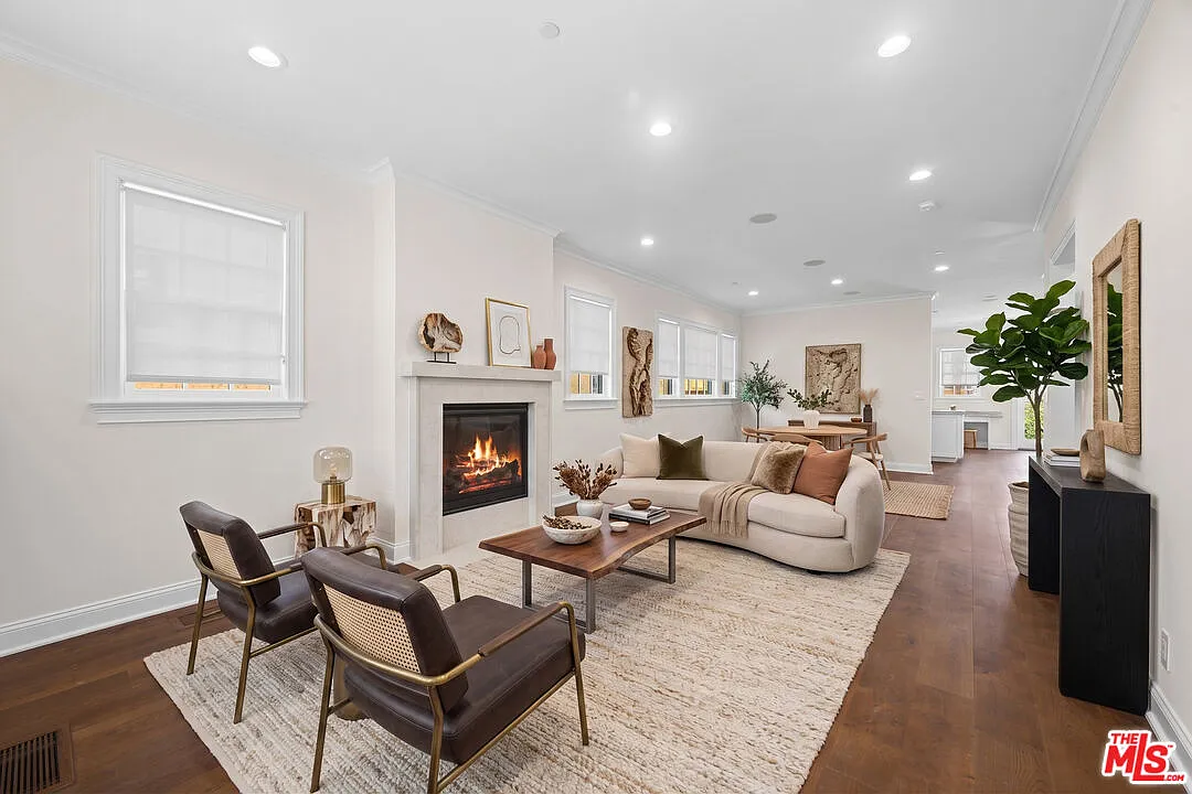 4 bed, 4.5 bath, 2800 sqft, $13,500 — Photo 3