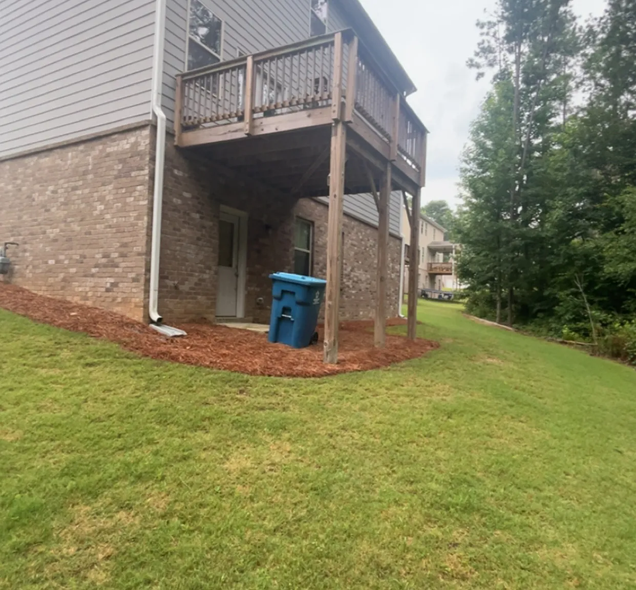 6 bed, 2588 sqft, $1,300 — Photo 2