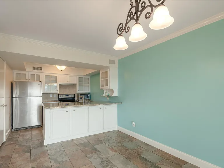 208 Waters Edge — Photo 9