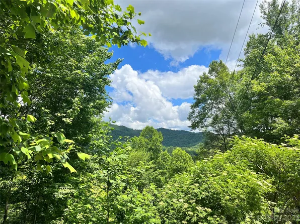 107 Monticello Dr, Waynesville, NC 28785