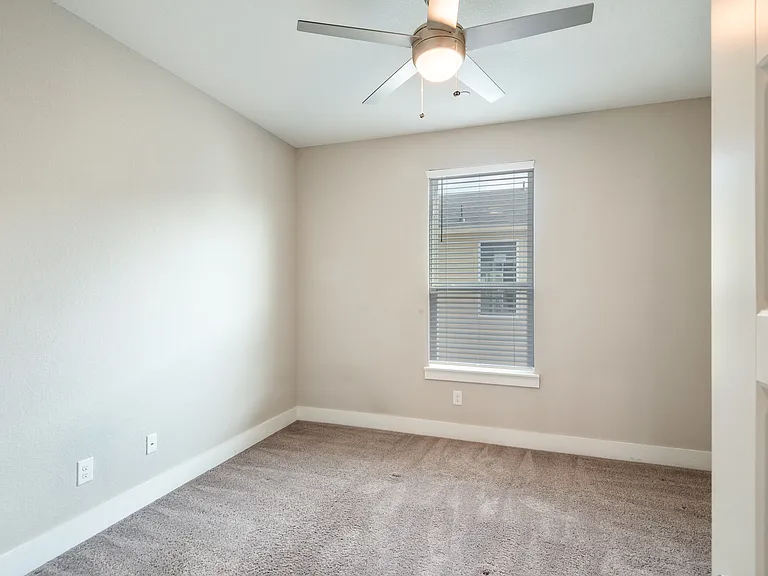 2133 Lovedale Ave #204 — Photo 15