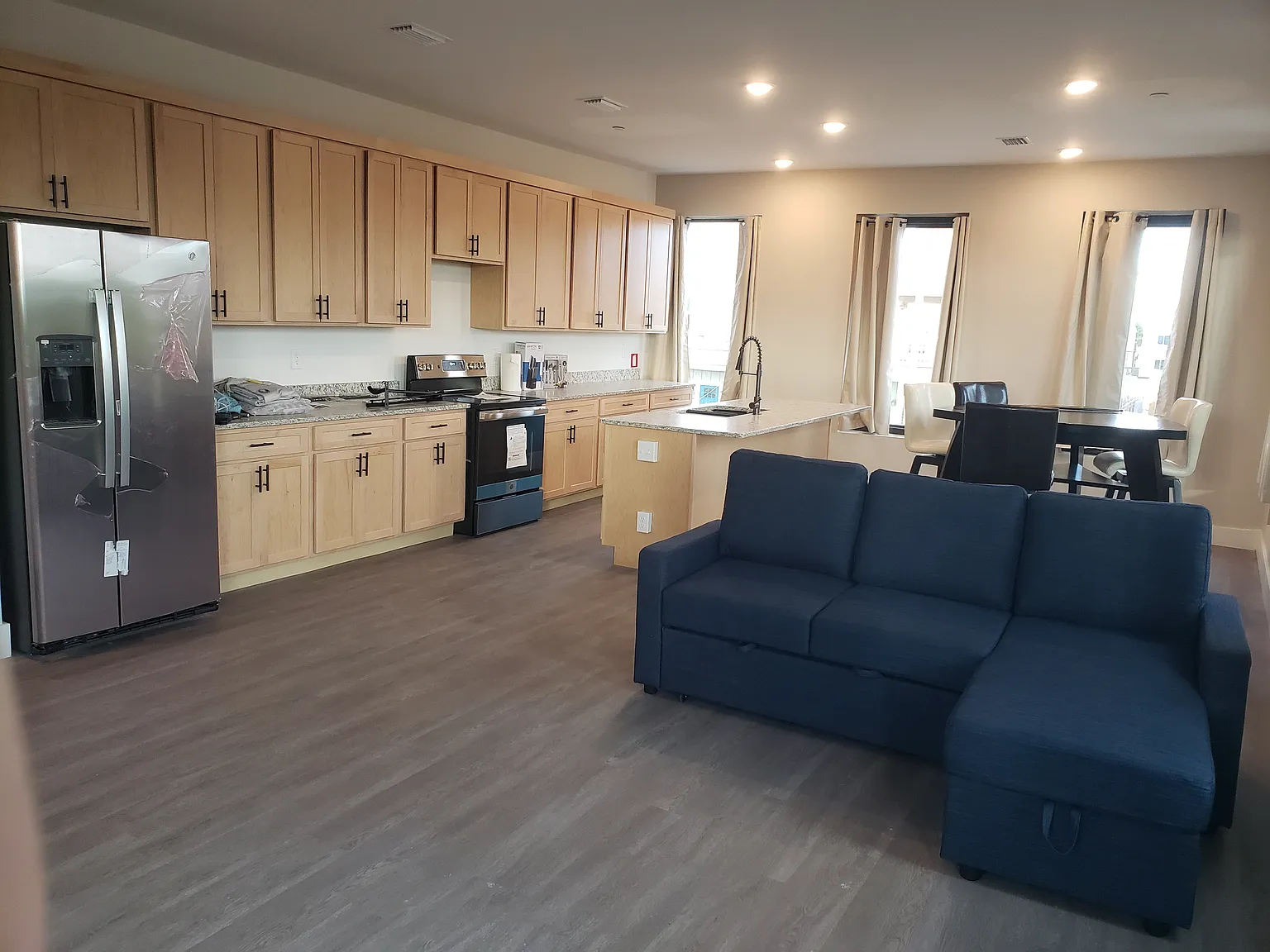 1 bed, 1.5 bath, 850 sqft, $1,600 — Photo 3