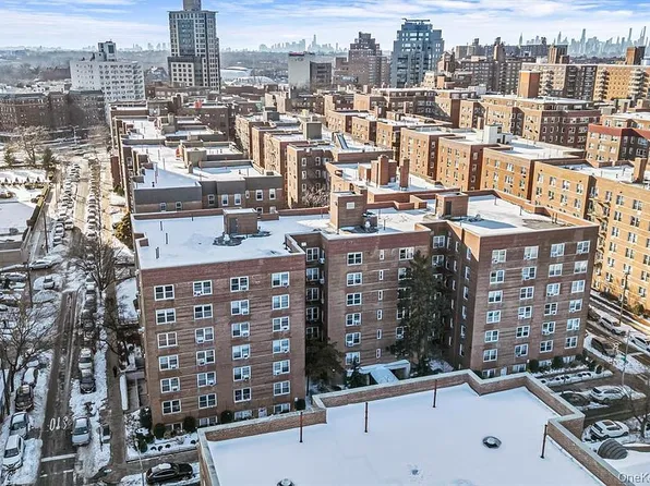 7210 112th St APT 3B, Flushing, NY 11375