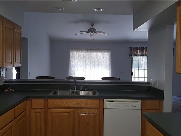 2nd image of 442 SW Cross Pointe Ct