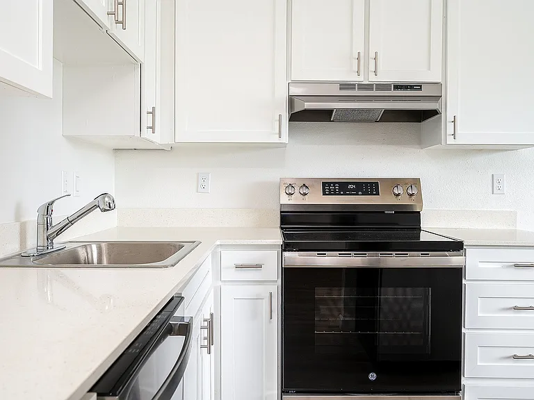 81 Powell — Photo 13