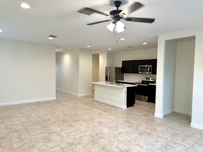 3 bed, 2.0 bath, 1616 sqft, $1,995 — Photo 4