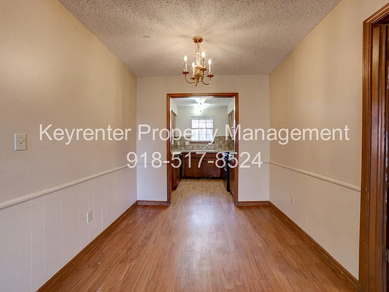 6105 S Troost Ave — Photo 9