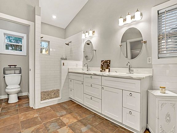 4th image of 736 Three Wood Ln