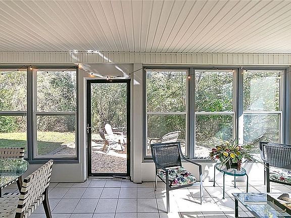 5th image of 137 Richmond Dr