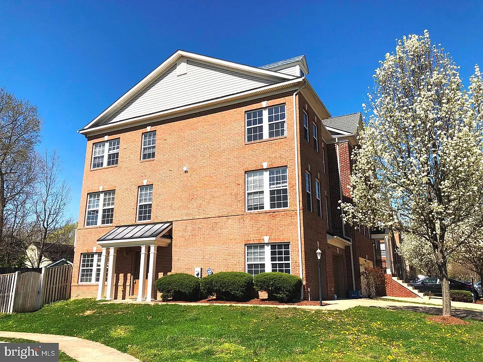 107 Tall Grass Ln