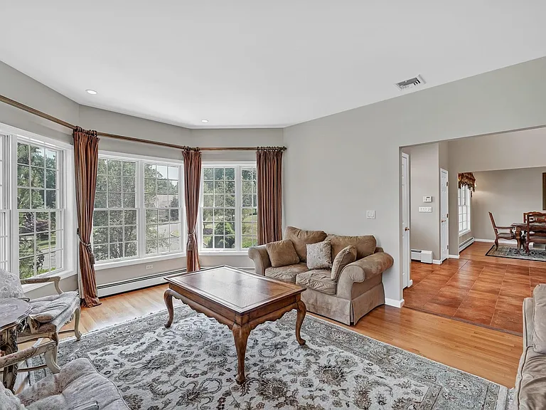 24 Charnwood Dr — Photo 12