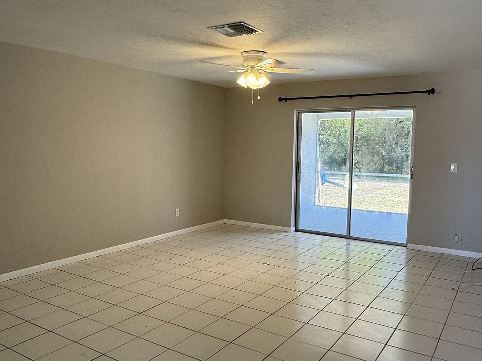 1st image of 1221 SE 24th Ave