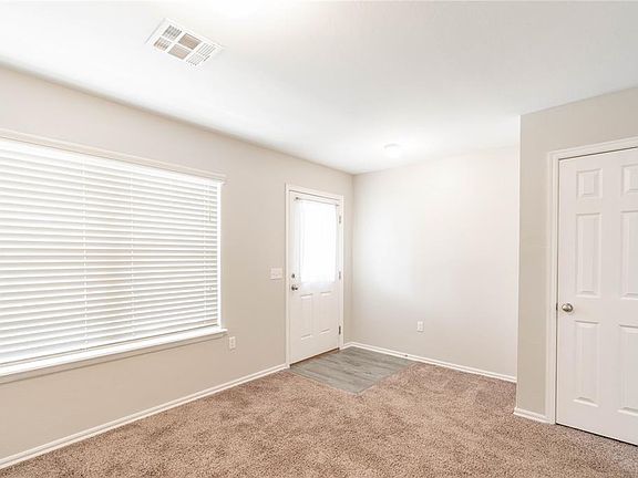 5th image of 725 Christian Ln