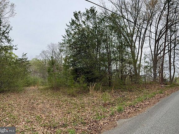 4th image of 18 Perkins Ln
