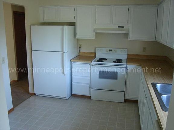 4th image of 2200 E 123rd St