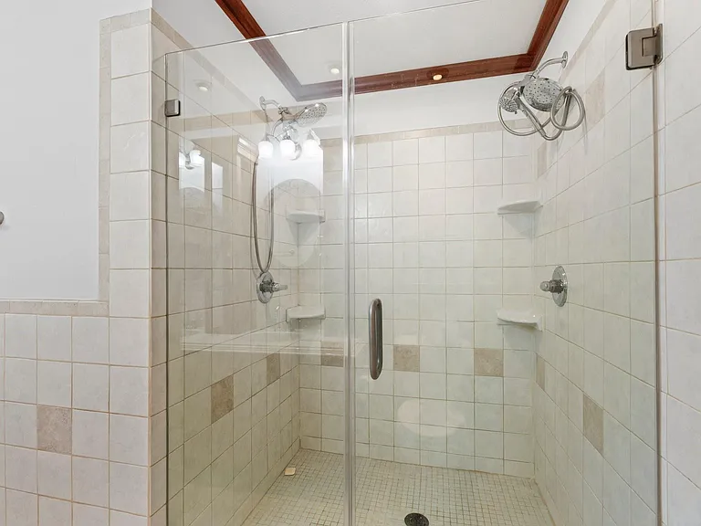 3010 Westerland Dr — Photo 32