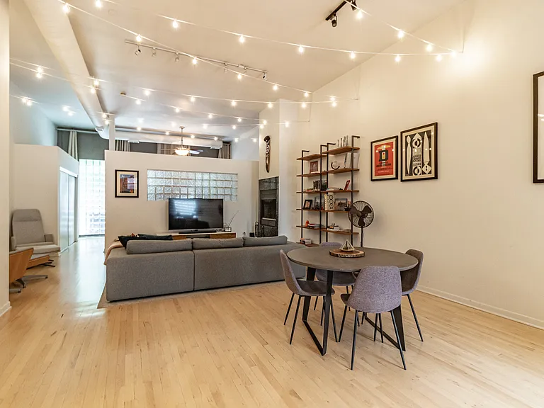 400 N Racine Ave #110B — Photo 7