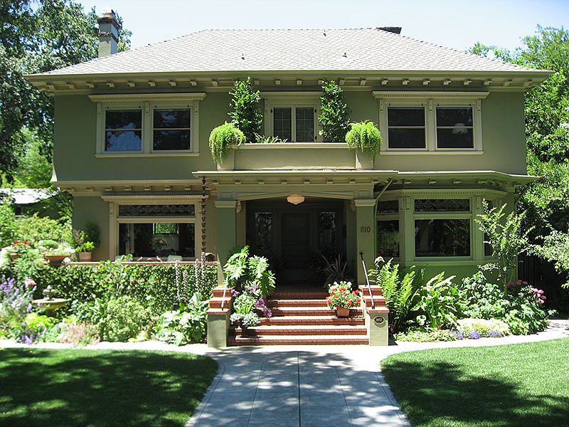 1st image of 810 1st St