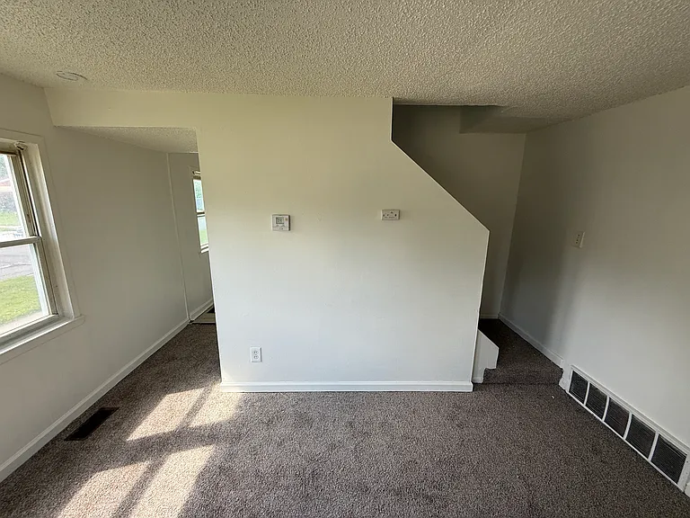 11353 Maxwell Ave — Photo 2