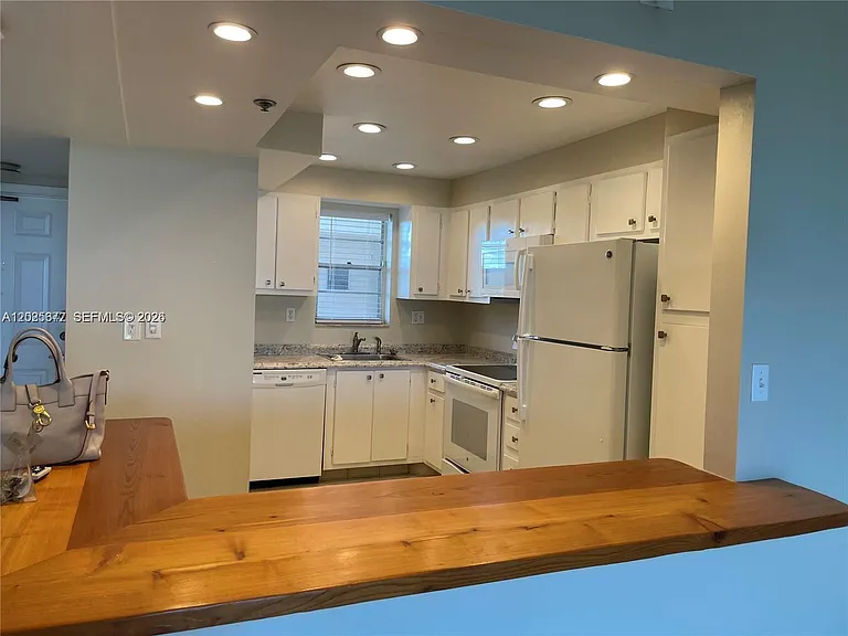 3100 W Rolling Hills Cir #502 — Photo 3