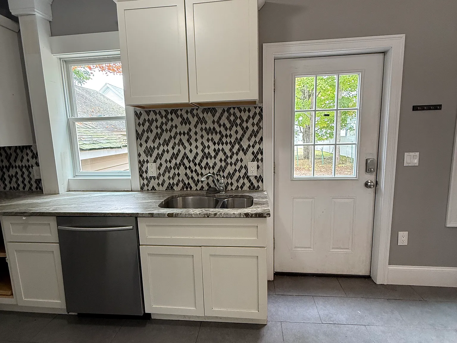 5 bed, 1.5 bath, 3600 sqft, $3,250 — Photo 3