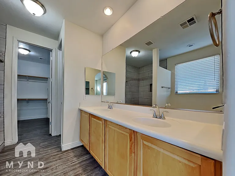 6418 S 49th Dr — Photo 16